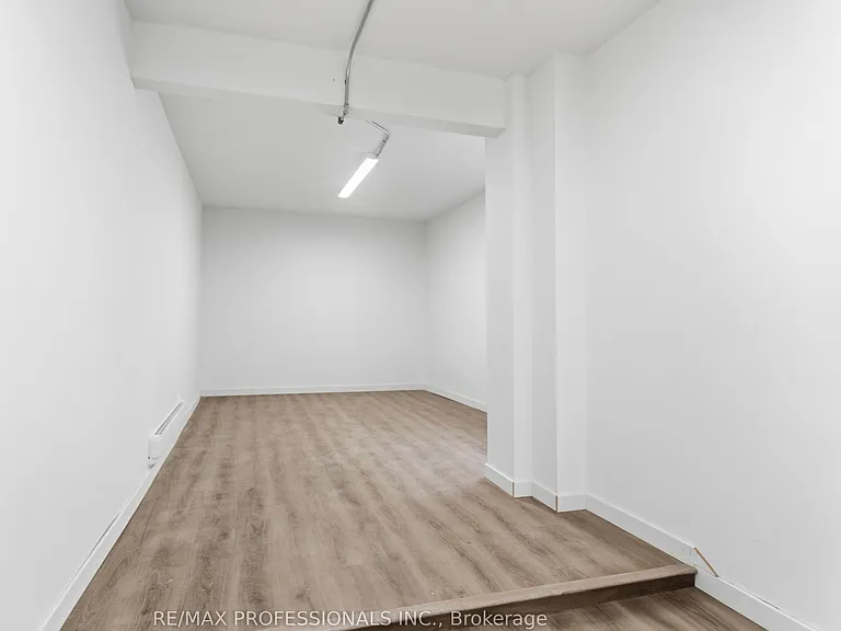 759 Barton St E #MAIN — Photo 13
