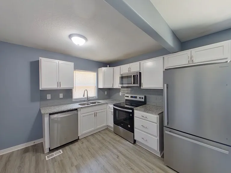 2027 N Spruce St — Photo 4