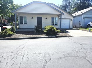 812 Bower Ln, Grants Pass, OR 97527
