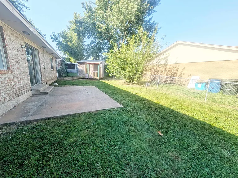 407 Lotus Ave — Photo 13