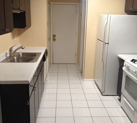 3rd image of 821 Wellington Ave