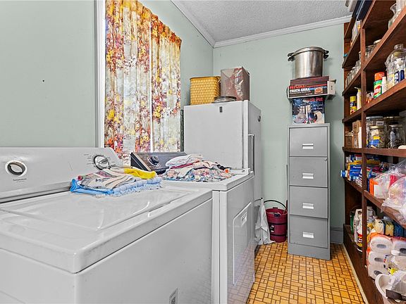 5th image of 404 Roger Bolt Rd