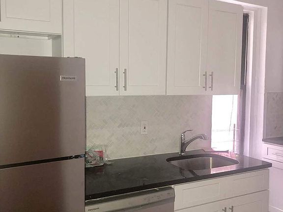 4th image of 2718 Morris Ave APT D