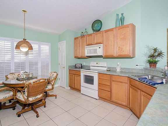 5th image of 220 Grand Canal Dr