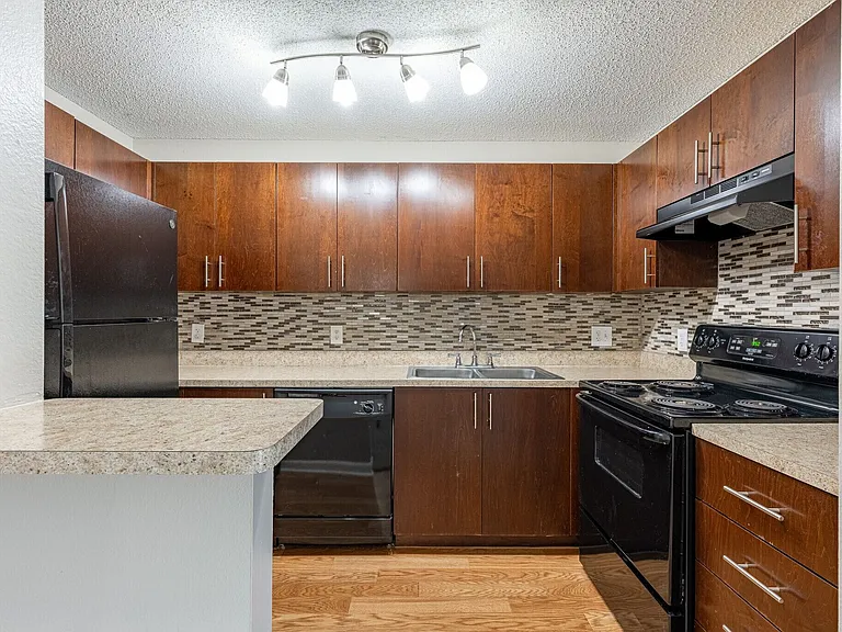 CORAL FALLS APARTMENTS — Photo 11