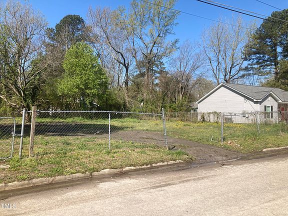 3rd image of 520 Singletary St SE #1.00