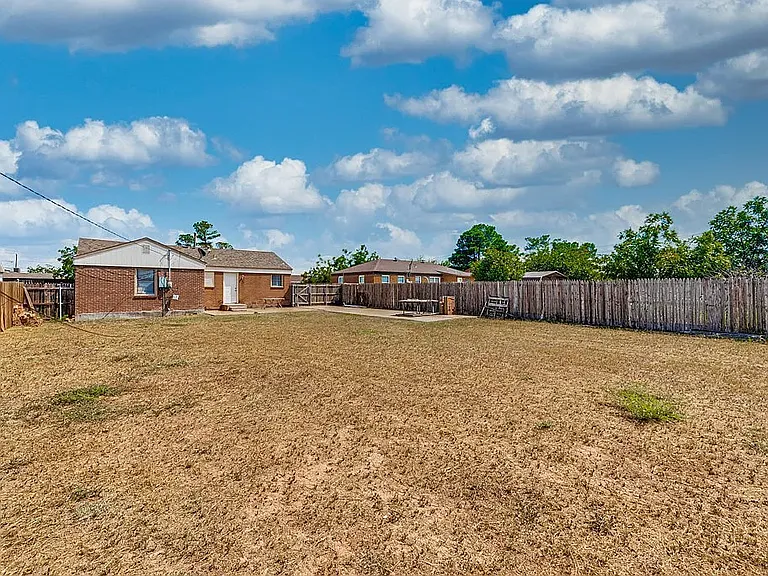 2708 Delano Ave — Photo 13