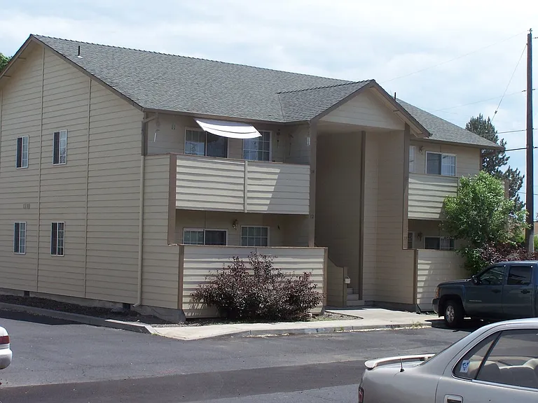 2121 SW Umatilla Ave #5 — Photo 2