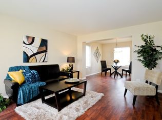 809 Grant Dr, Minooka, IL 60447
