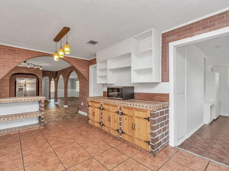 602 Everett St — Photo 18