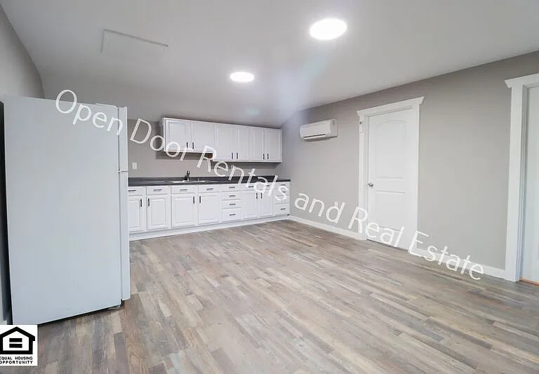 315 S Washington St #B — Photo 4
