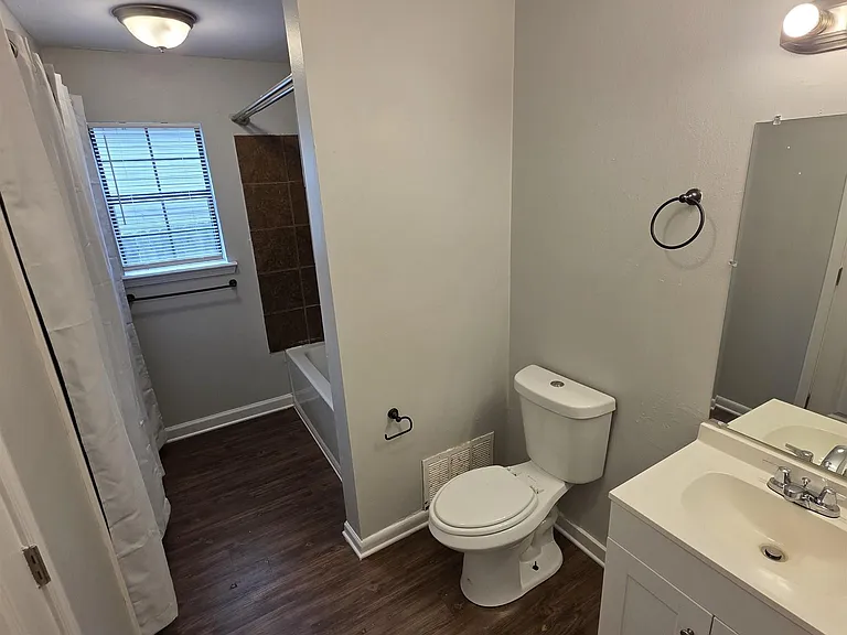 1104 S Park St — Photo 7