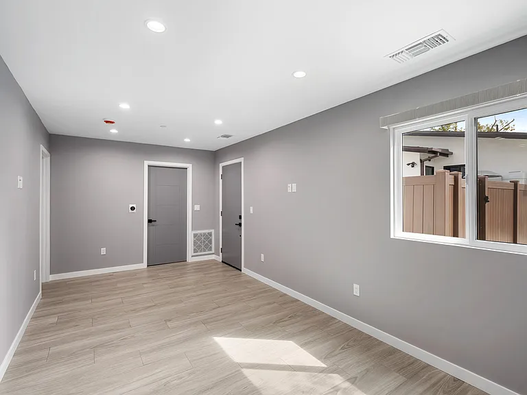 1361 Alameda Ave — Photo 5
