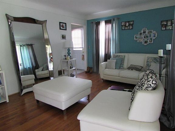 3rd image of 1009 Vacationland Dr
