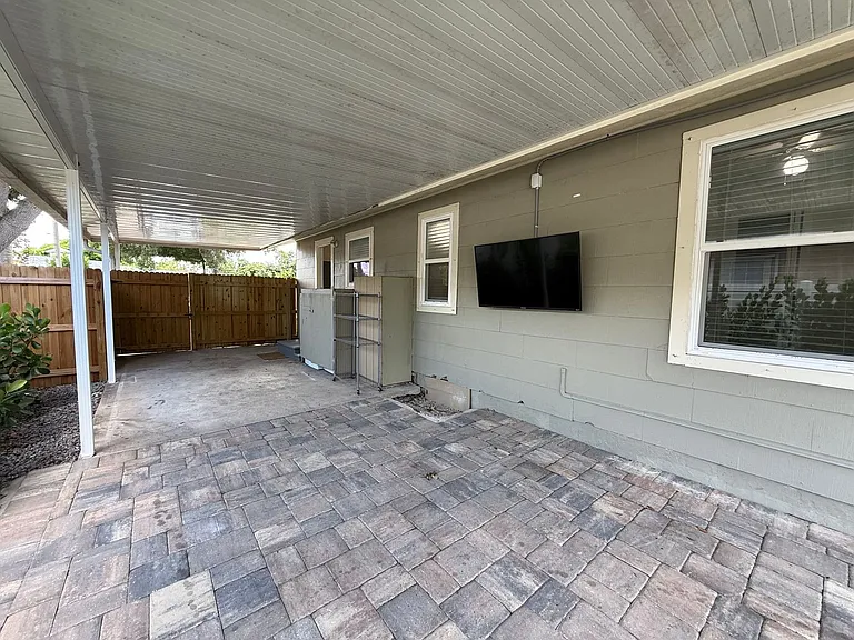 3833 Iris St N — Photo 24