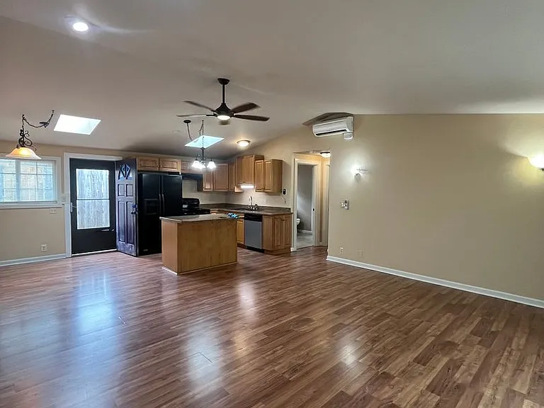 989 1/2 Laurelhurst Dr — Photo 6