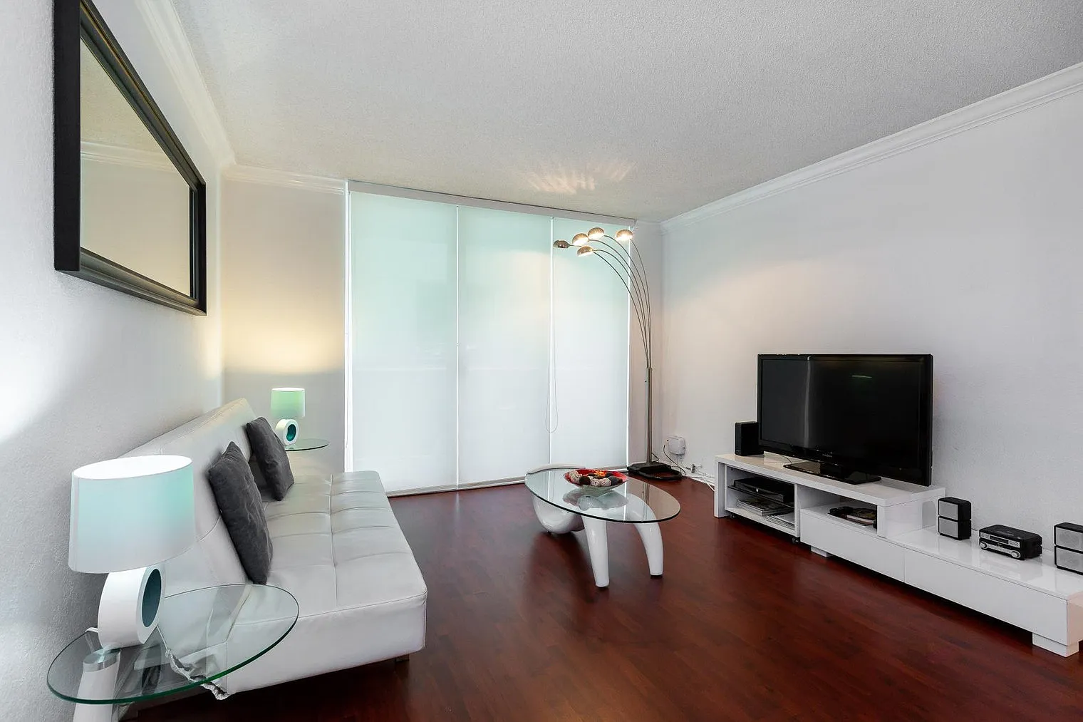 1 bed, 1.0 bath, 871 sqft, $4,285 — Photo 2