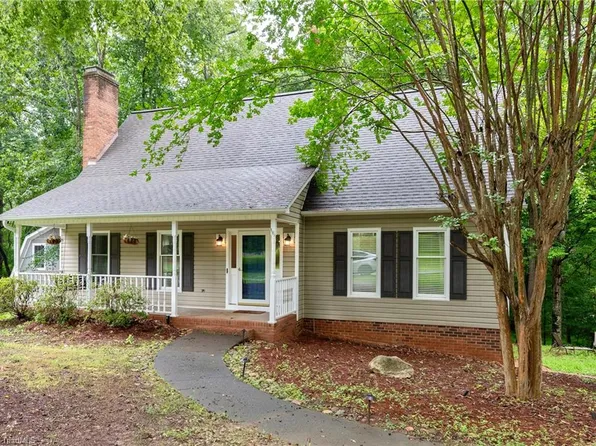 1721 Abbottsford Dr, Kernersville, NC 27284