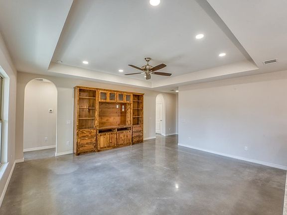 3rd image of 1211 S Lake Dr