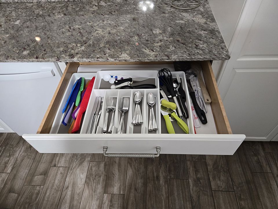 Utensils - fully stocked