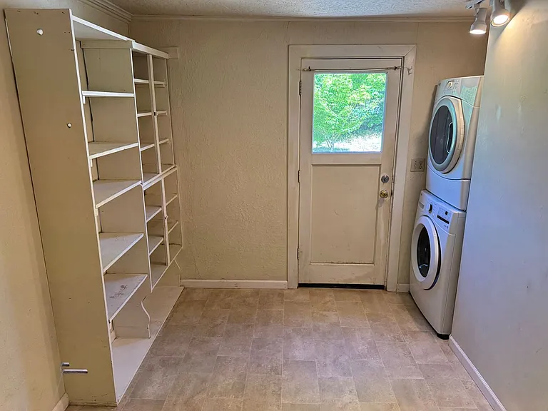 740 W 23rd Ave — Photo 22