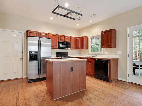 3rd image of 3332 Pomarine Ln