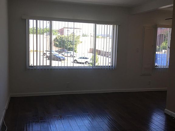 3rd image of 4712 Elmwood Ave APT 5