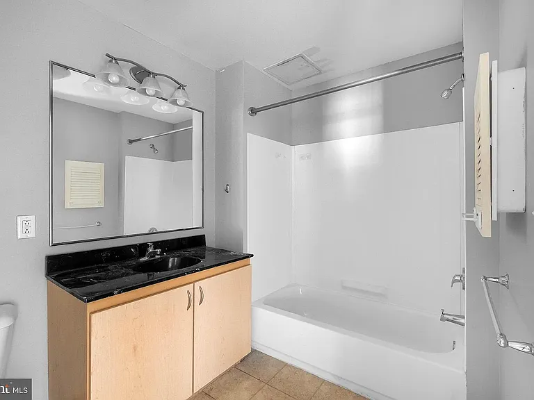 111 N 9th St #518 — Photo 7