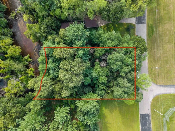 1420 Shoemaker Rd, Waupaca, WI 54981