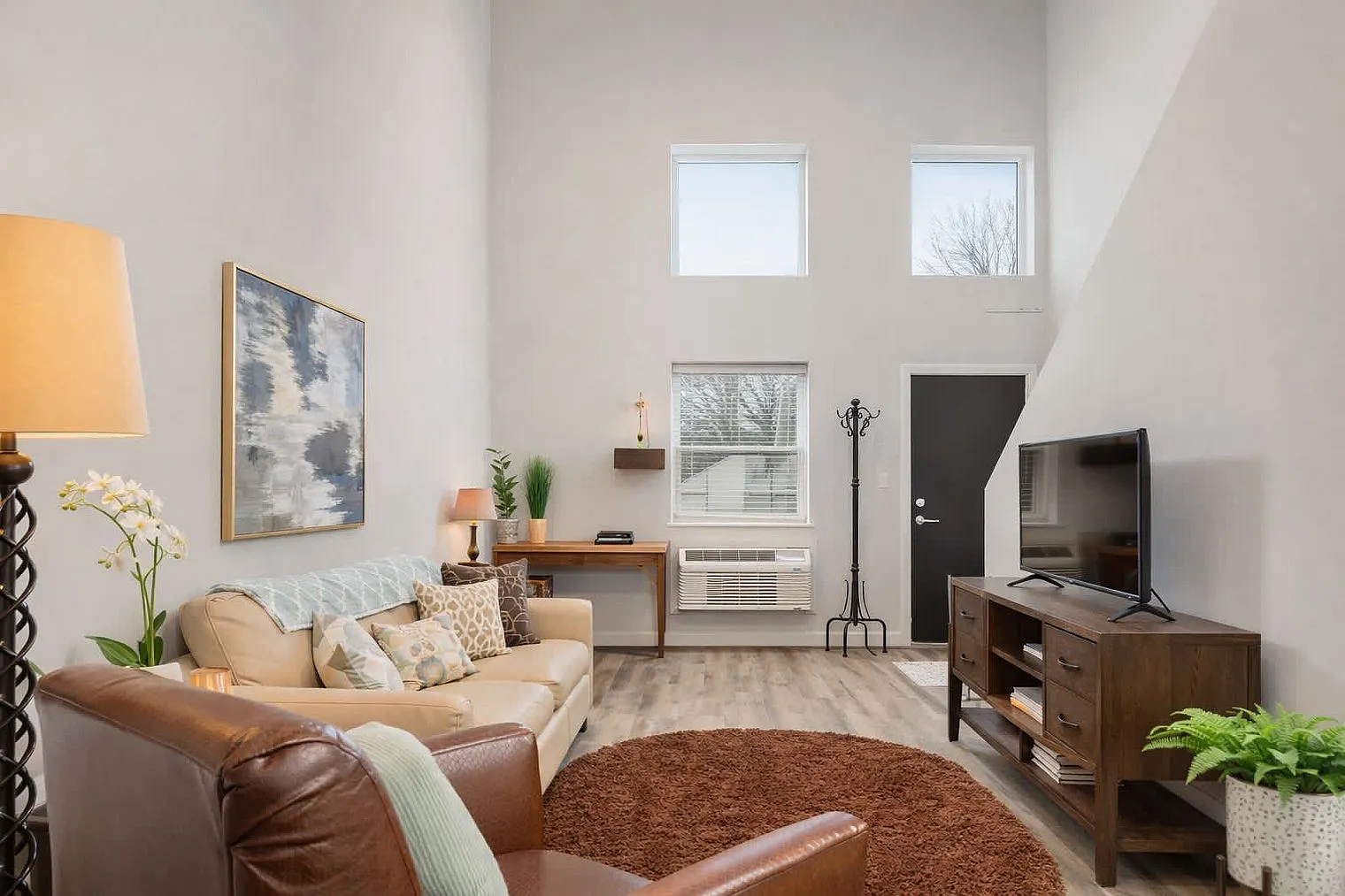 1 bed, 2.0 bath, 947 sqft, $2,667 — Photo 2