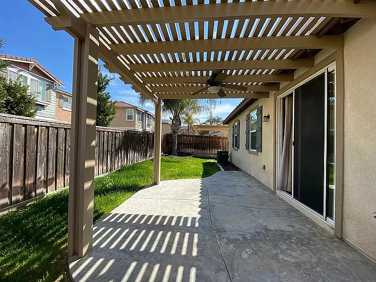 46815 Peach Tree St — Photo 16