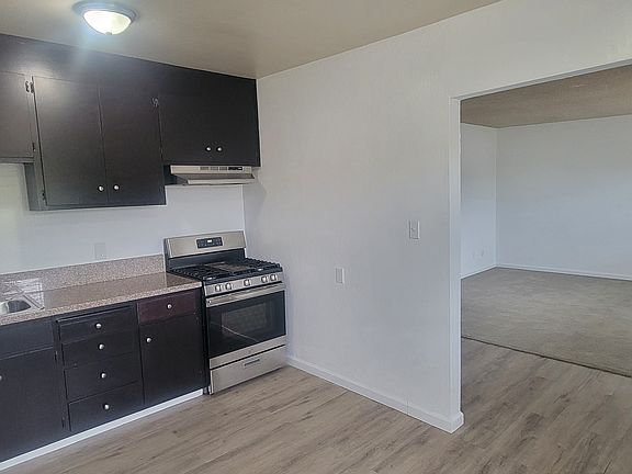 3rd image of 529 E N St