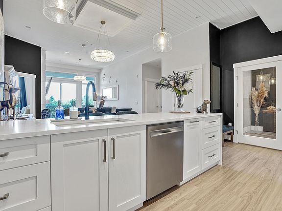 4th image of 45745 Watson Rd #507