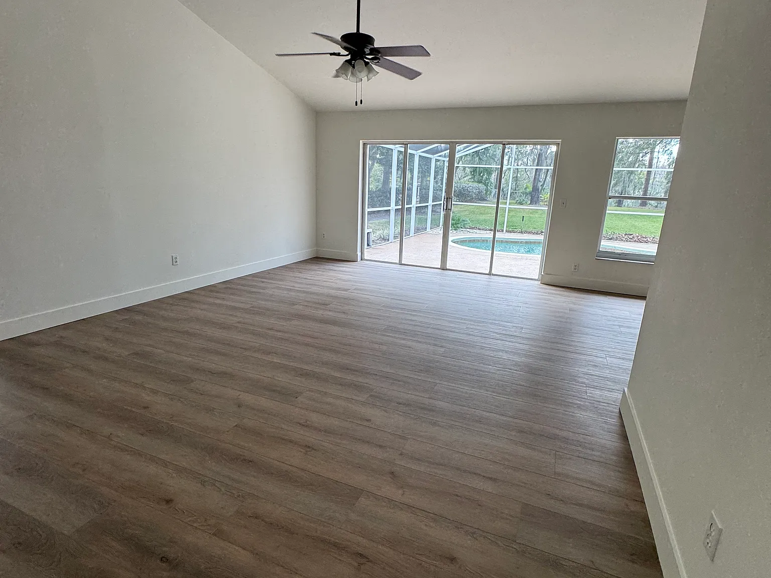 1024 Early Ave — Photo 3