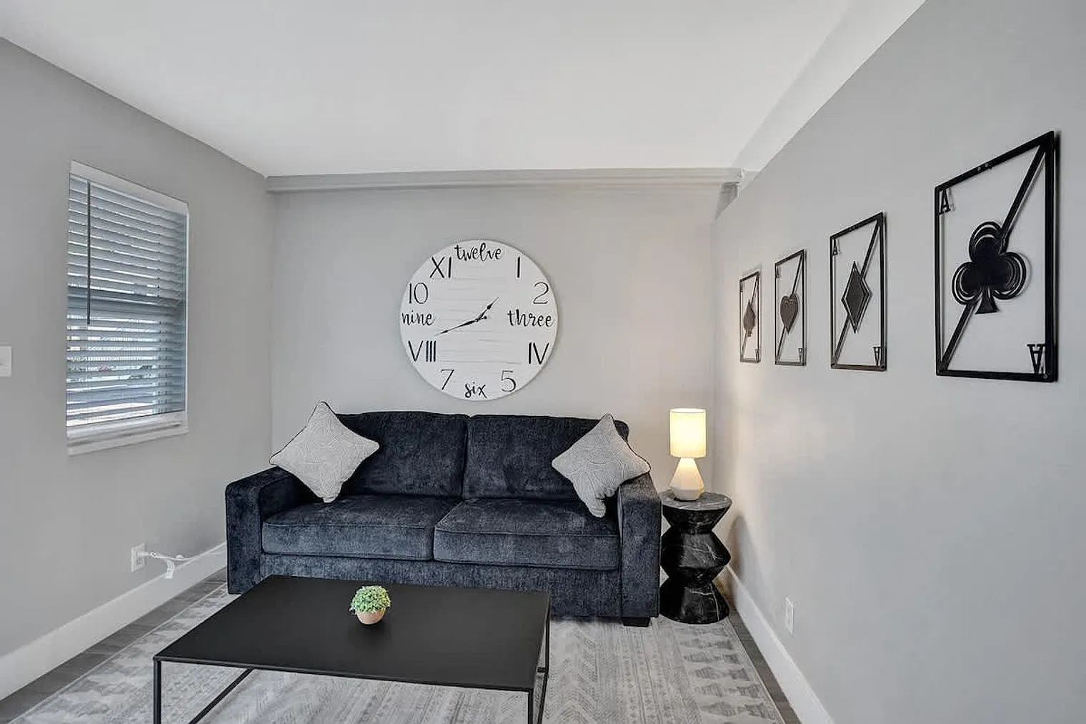 1 bed, 1.0 bath, 613 sqft, $1,732 — Photo 3