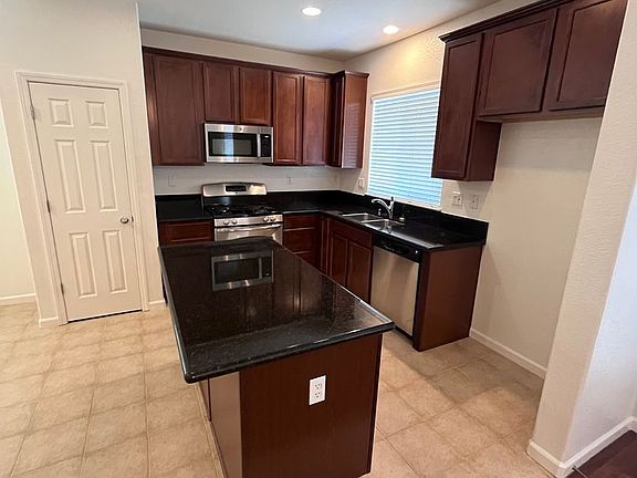 3rd image of 1864 Glenmark Way