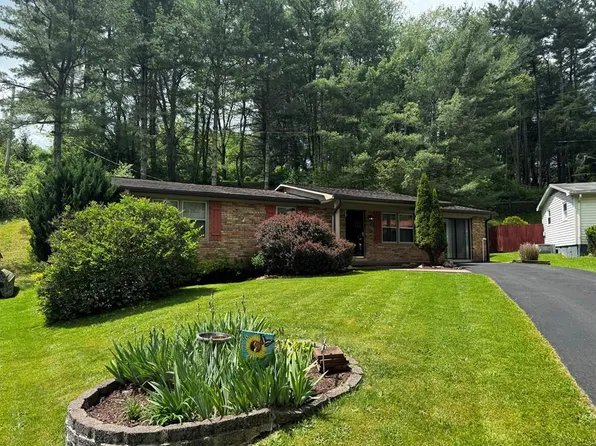 119 Pine Cove Dr, Beckley, WV 25801