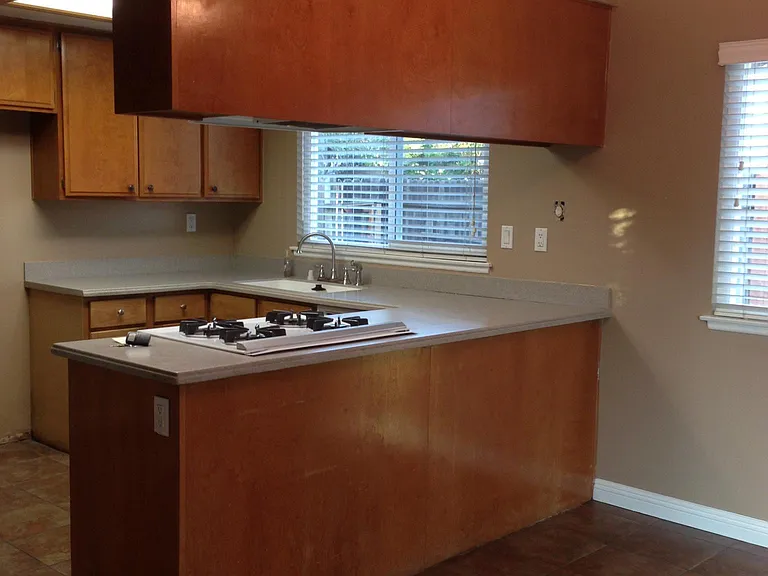 9784 Bolton Ave — Photo 16