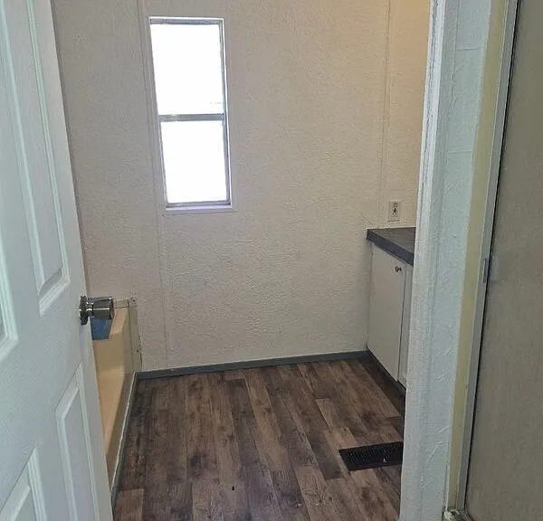 209 Avenue Flt #2 — Photo 5