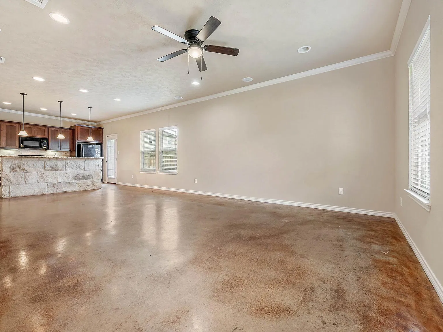 4 bed, 1762 sqft, $2,800 — Photo 2