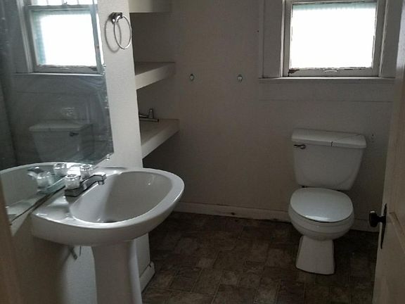 4th image of 114 W 4th St