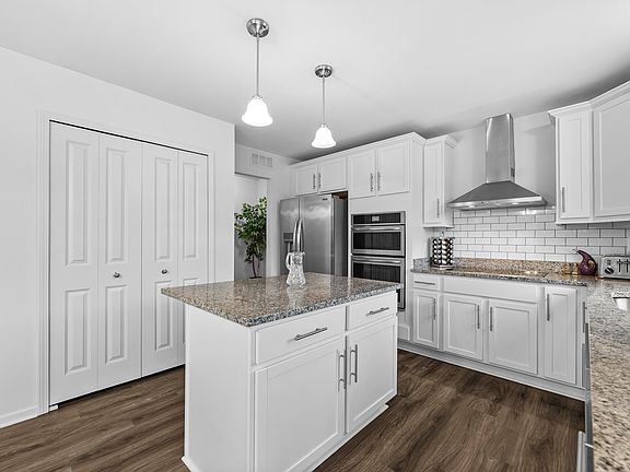 5th image of 1688 Maple Leaf Ln