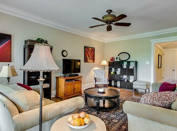 5th image of 1140 E Hyde Park Blvd #3