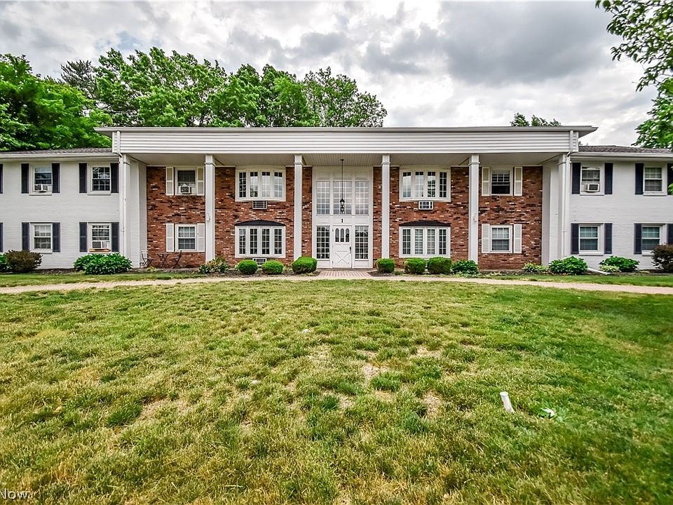 1st image of 1 Meadowlawn Dr Unit 12
