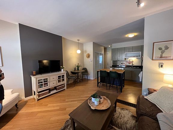 4th image of 2306 Glenarm Pl