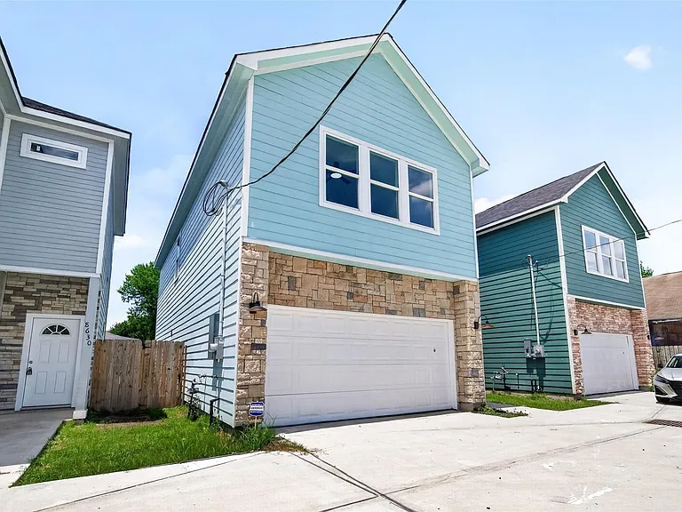 8628 Scott St — Photo 2
