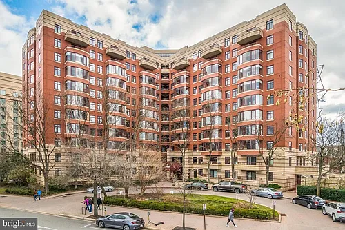 2400 Clarendon Blvd #1001 Photo 1 2400 Clarendon Blvd #1001 Photo 1