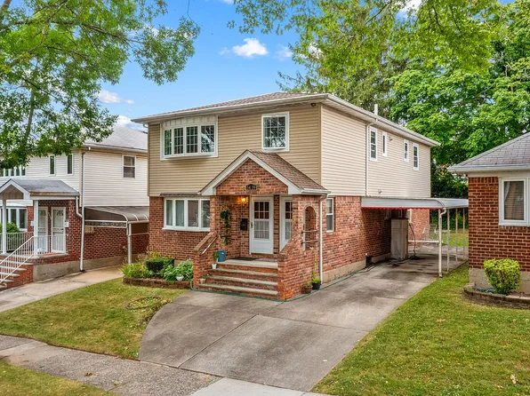6439 229th St, Oakland Gardens, NY 11364