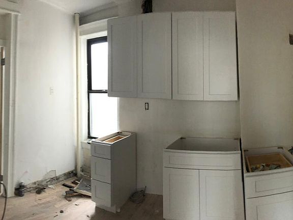 4th image of 307 12th St APT 12