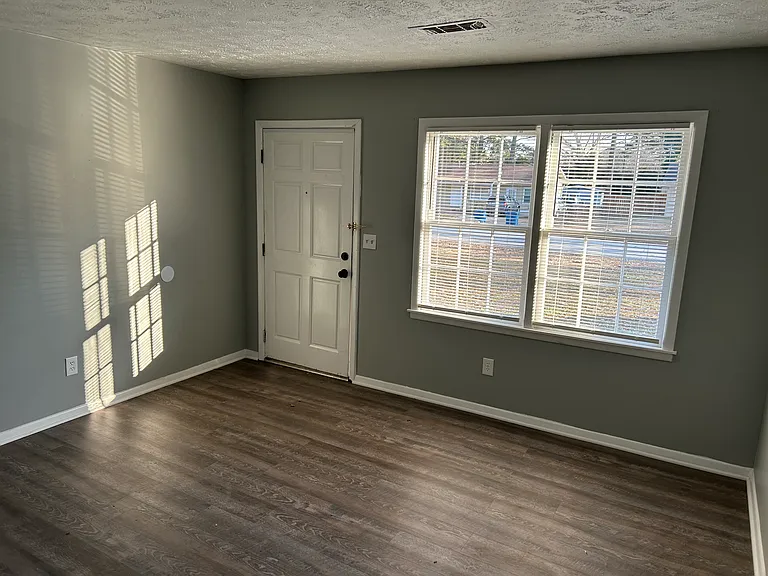499 Oak Way — Photo 4